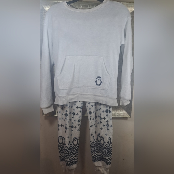 Fuzzy Top with fuzzy snowflake pattern pants size XS Joyspun - Picture 1 of 5